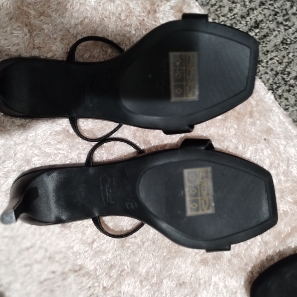 Heels - Picture 2 of 4